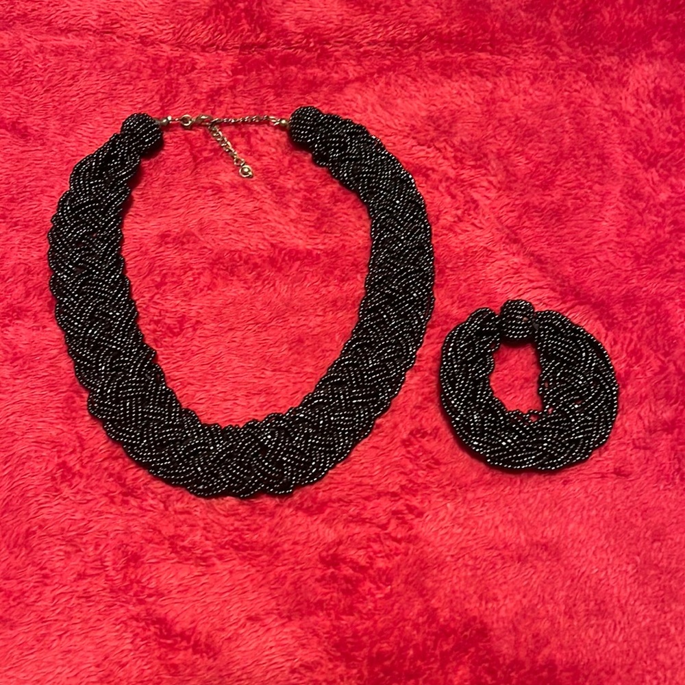 Necklace bracelet set